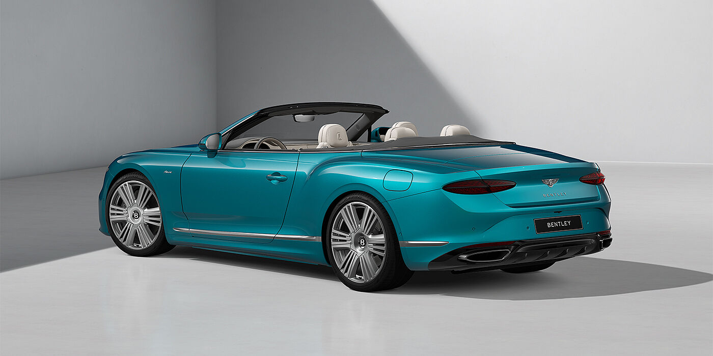 Emil Frey Exclusive Cars GmbH | Bentley München Bentley Continental GTC Azure convertible steering wheel in Linen and Gravity Grey hides