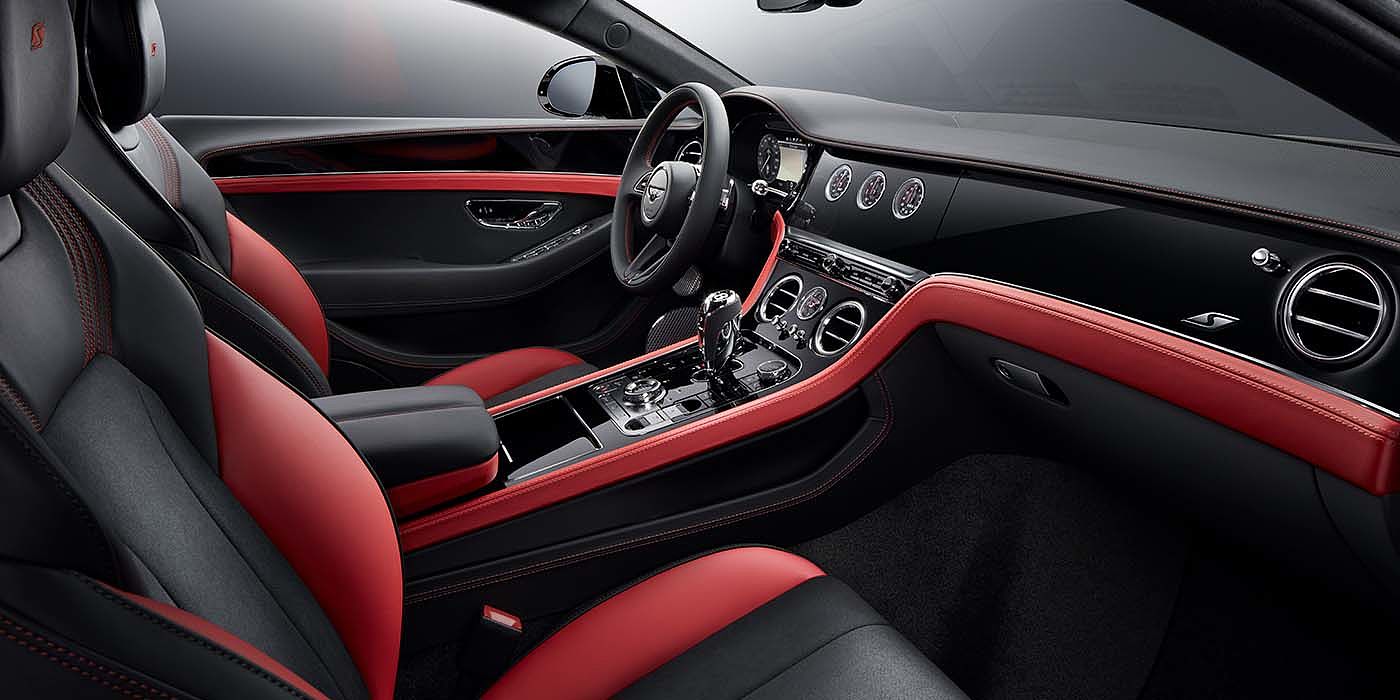 Emil Frey Exclusive Cars GmbH | Bentley München Bentley Continental GT S coupe front interior in Beluga black and Hotspur red hide with high gloss Carbon Fibre veneer