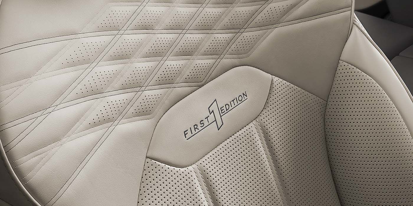 Emil Frey Exclusive Cars GmbH | Bentley München Bentley Bentayga EWB Azure SUV First Edition seat detail