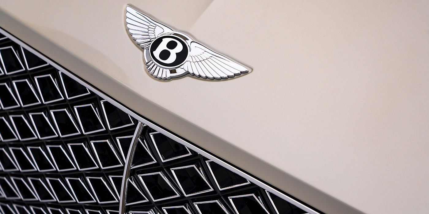 Bentley-Continental-GT-V8-Mulliner-in-White-Sand-paint-with-front-grille-detail 