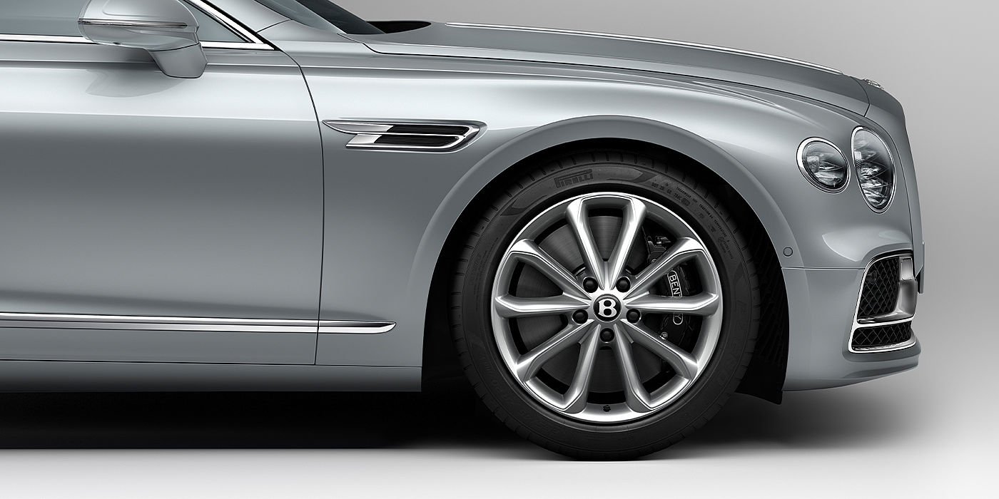 Emil Frey Exclusive Cars GmbH | Bentley München Bentley Flying Spur sedan in Moonbeam paint side close up