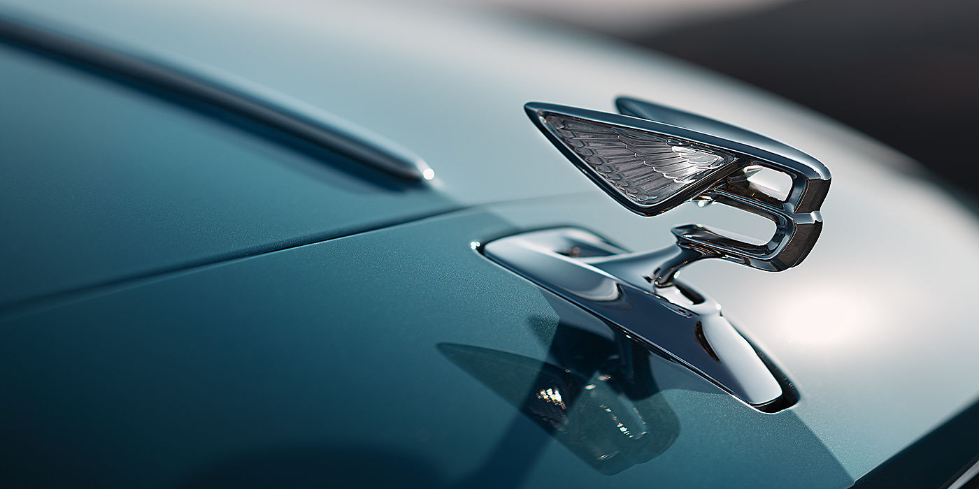 Emil Frey Exclusive Cars GmbH | Bentley München Bentley Flying Spur Mulliner sedan in Light Windsor Blue paint Flying B bonnet mascot