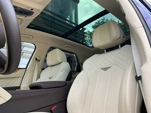 25:Bentley Bentayga V8, SUV, Sequin Blue, Emil Frey Exclusive Cars GmbH | Bentley München