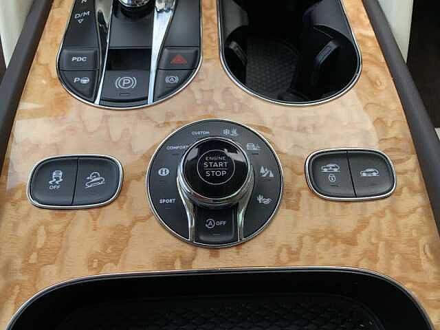 31:Bentley Bentayga V8, SUV, Sequin Blue, Emil Frey Exclusive Cars GmbH | Bentley München