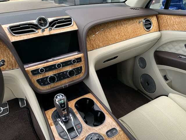 27:Bentley Bentayga V8, SUV, Sequin Blue, Emil Frey Exclusive Cars GmbH | Bentley München