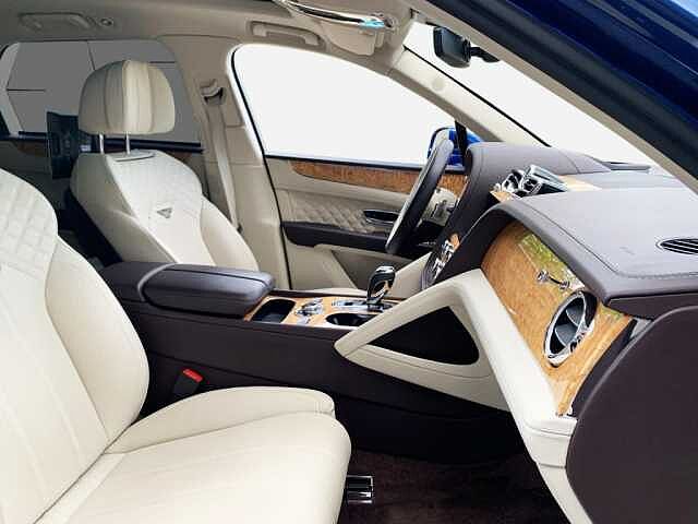 14:Bentley Bentayga V8, SUV, Sequin Blue, Emil Frey Exclusive Cars GmbH | Bentley München