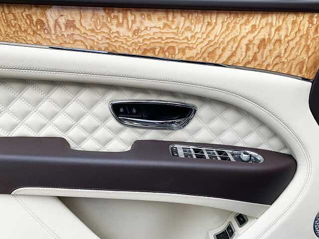 19:Bentley Bentayga V8, SUV, Sequin Blue, Emil Frey Exclusive Cars GmbH | Bentley München